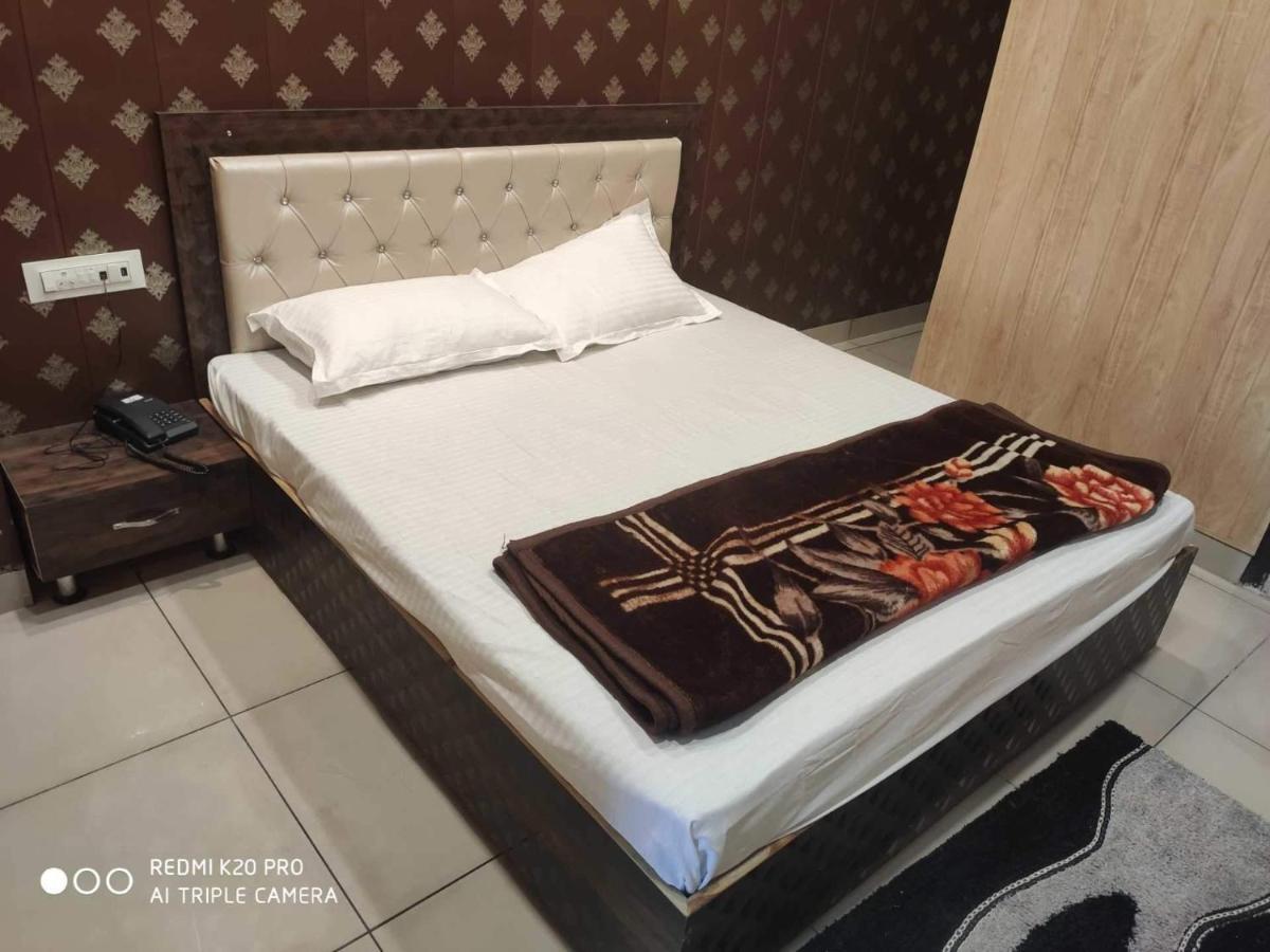 Hotel 7 Deep Ludhiana Eksteriør bilde